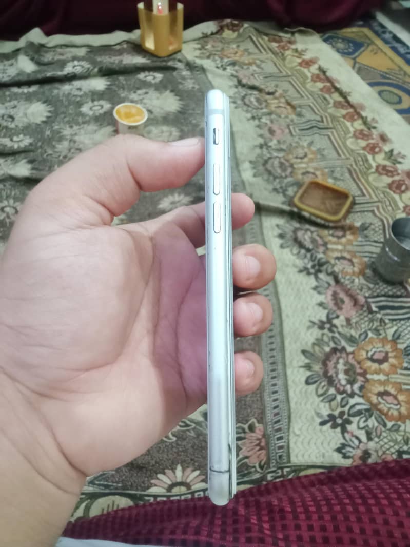 Apple iPhone 8 3