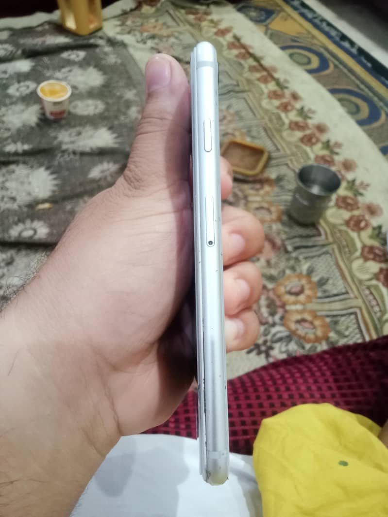 Apple iPhone 8 4