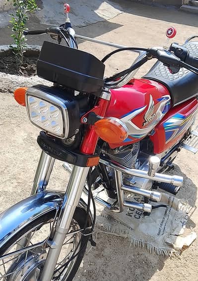 Honda 125 Bike Red Color