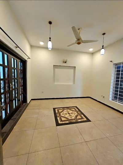14 Marla Ground Floor With Gas & Electric Separate Boring Available For Rent In G13/3