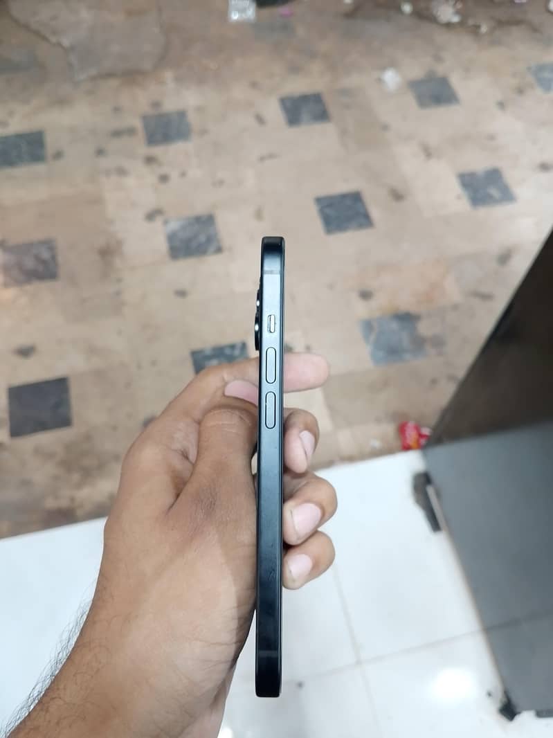 Apple iPhone 15 3