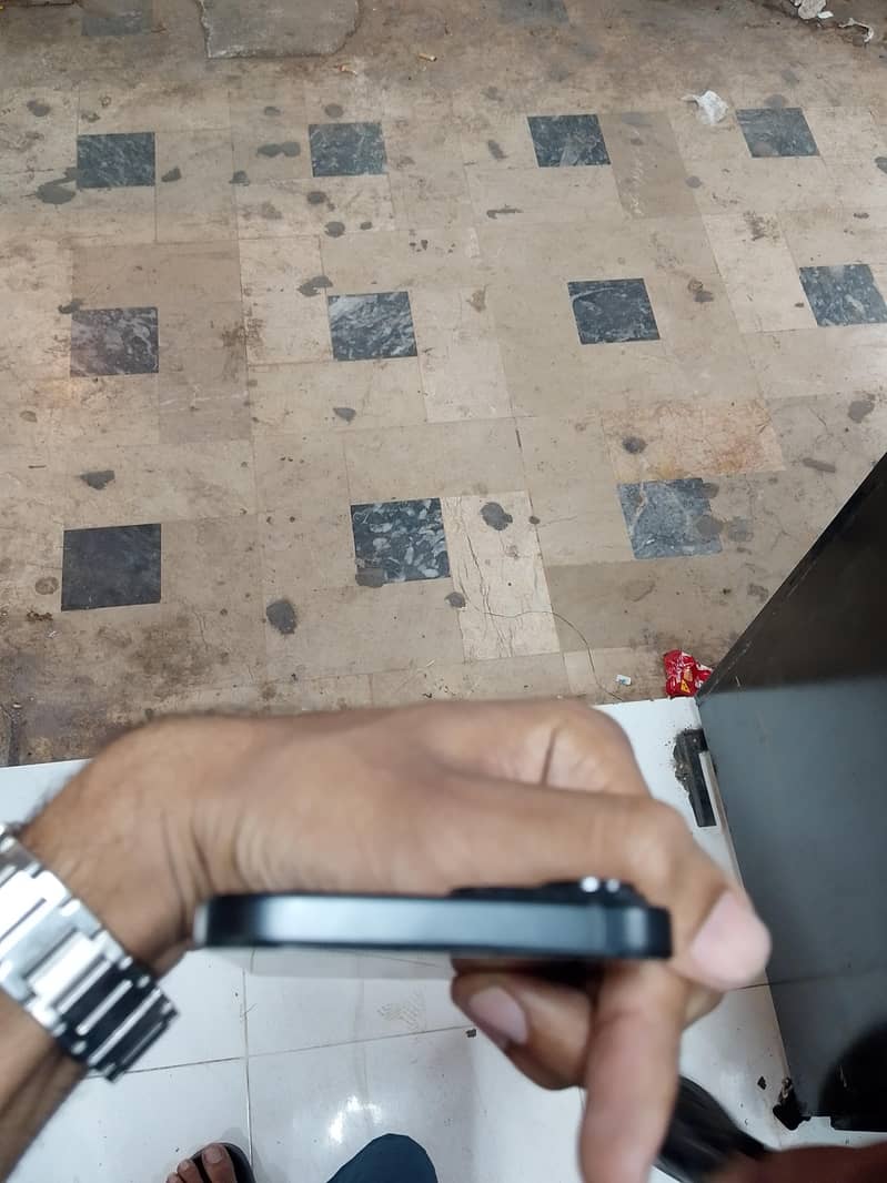 Apple iPhone 15 4