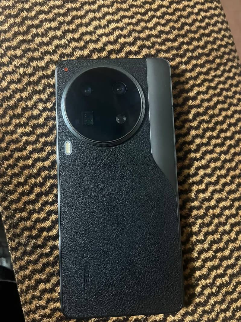 Tecno CAMON 30 Premier 1