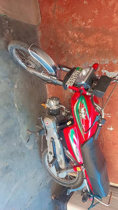 total genion hy engine pr chabi b nahi lghi saf sutra hai bilkul new