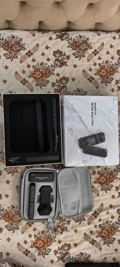 Insta 360x5 Essential Bundle