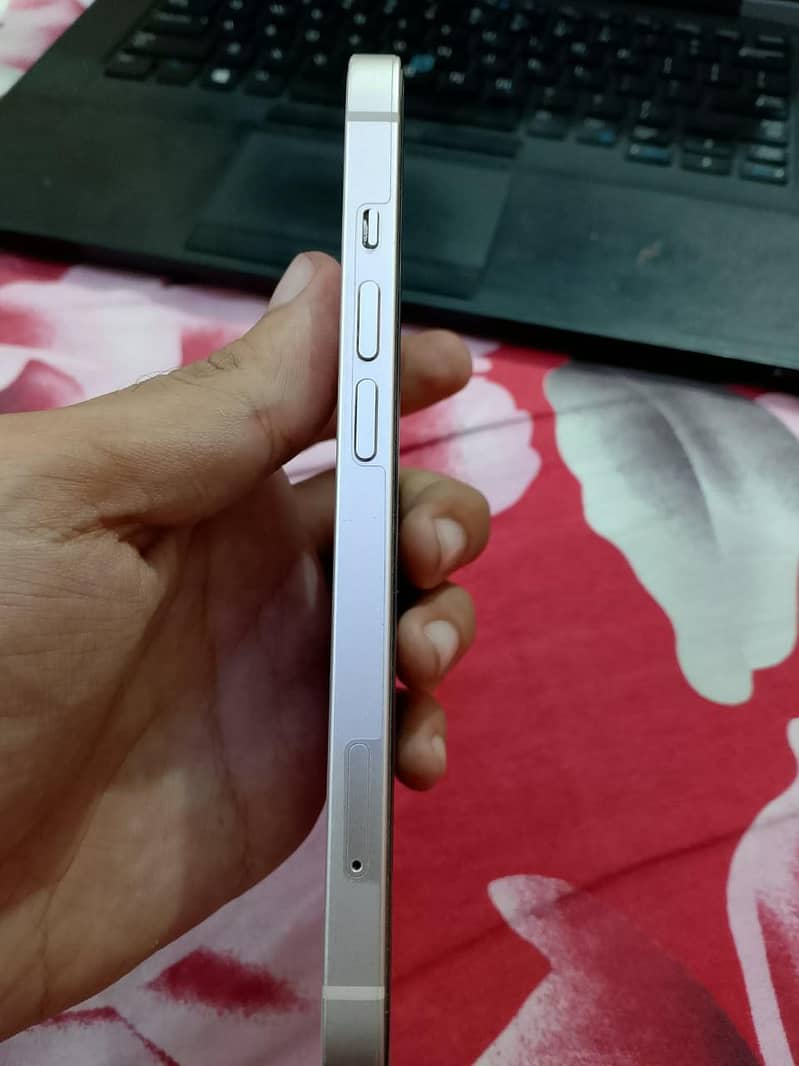 Apple iPhone 13 1