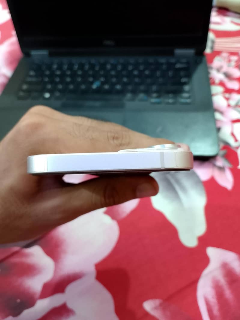 Apple iPhone 13 4