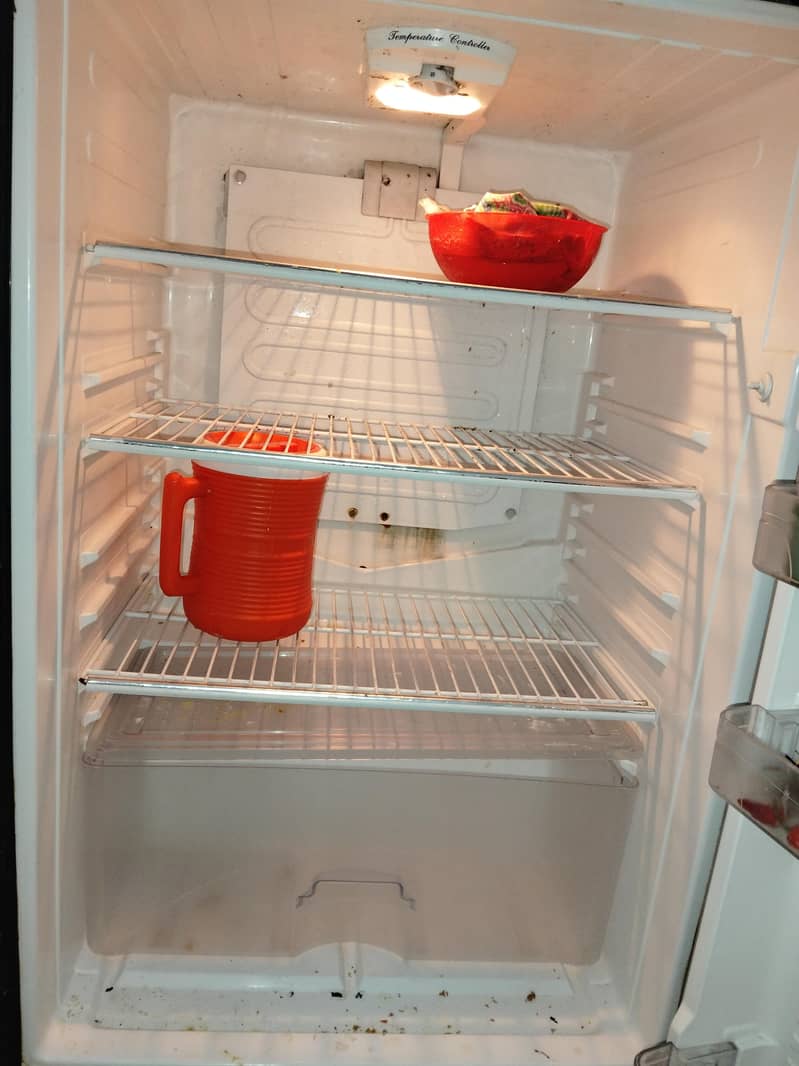 Large size Dawlance fridge 3
