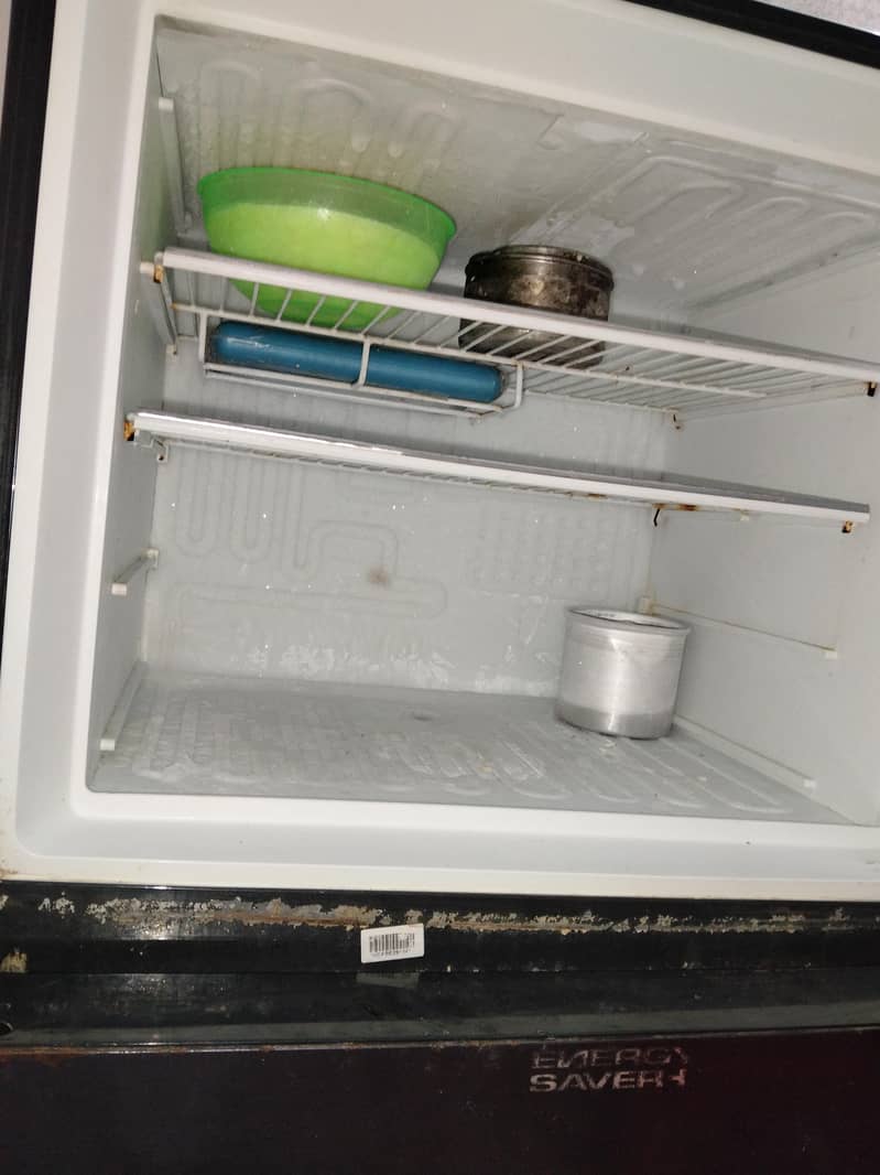 Large size Dawlance fridge 8