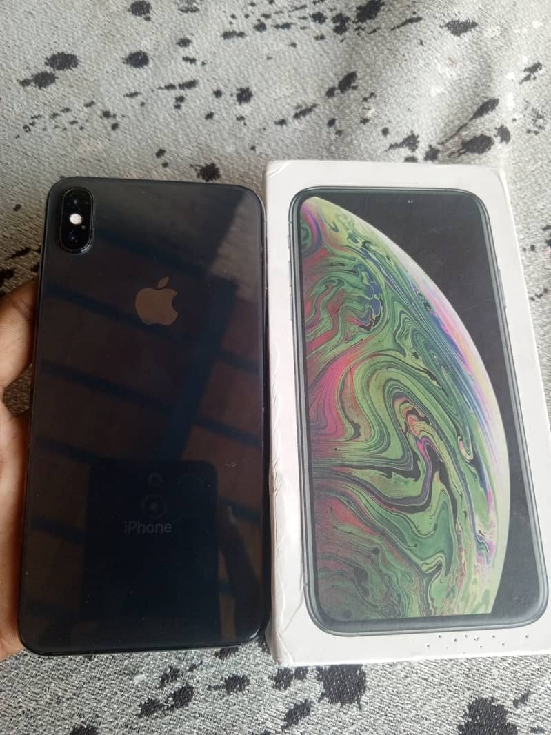 Apple iPhone XS Max 0