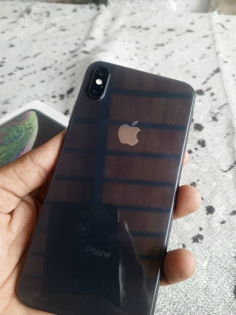 Apple iPhone XS Max 1