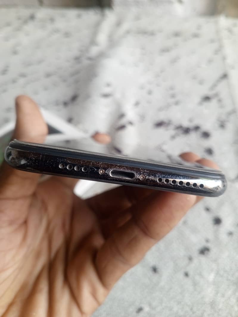 Apple iPhone XS Max 5
