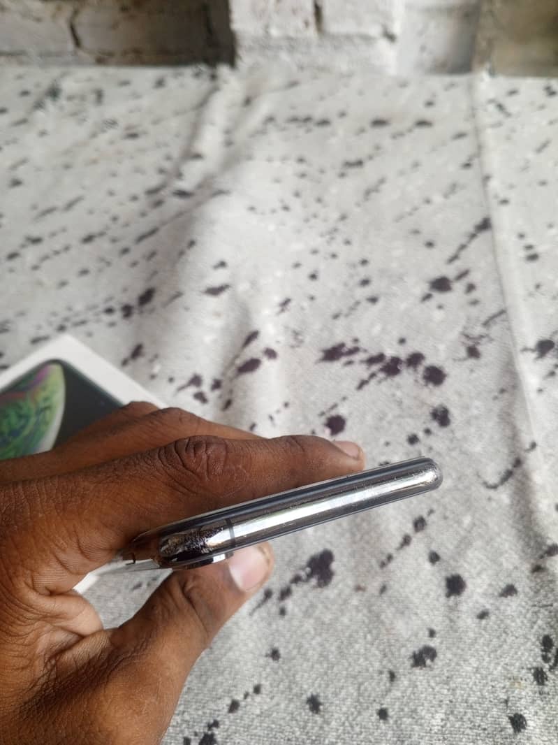 Apple iPhone XS Max 6