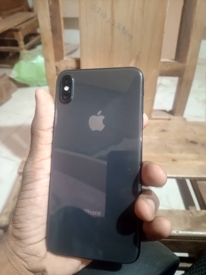 Apple iPhone XS Max 9