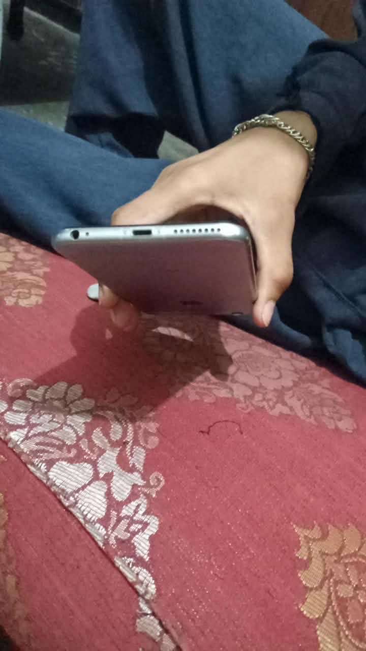 iPhone 6s plus lush condition 2