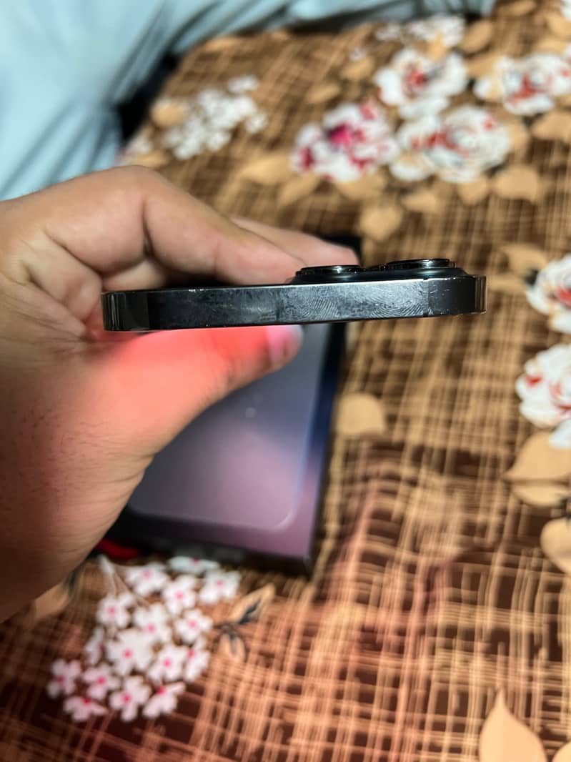 Apple iPhone 13 Pro Max 4