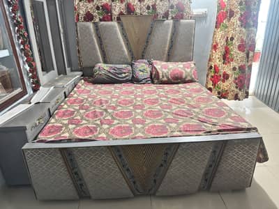 Bed with side tables or with dresser