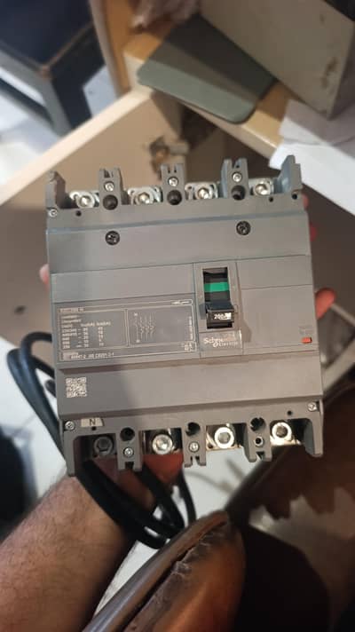 200 Amp Circuit Breaker