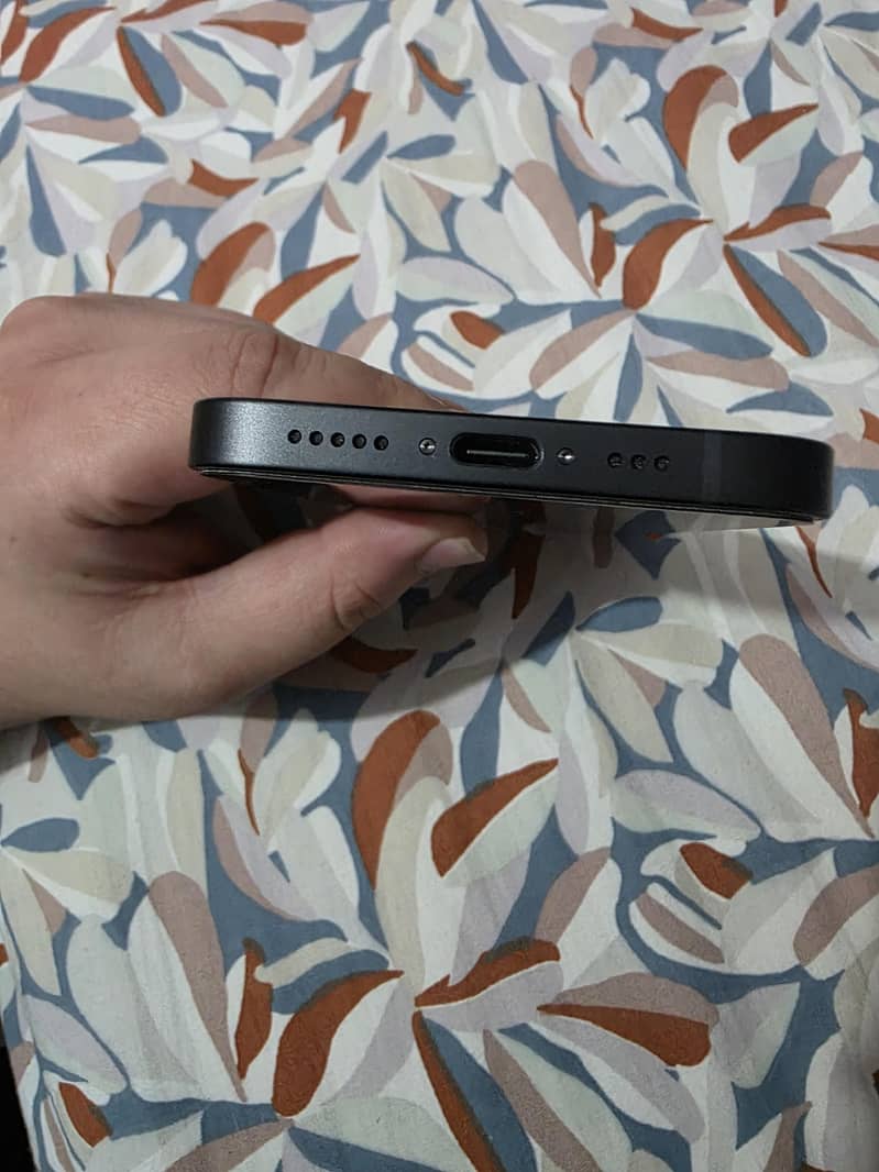 Apple iPhone 17e 1