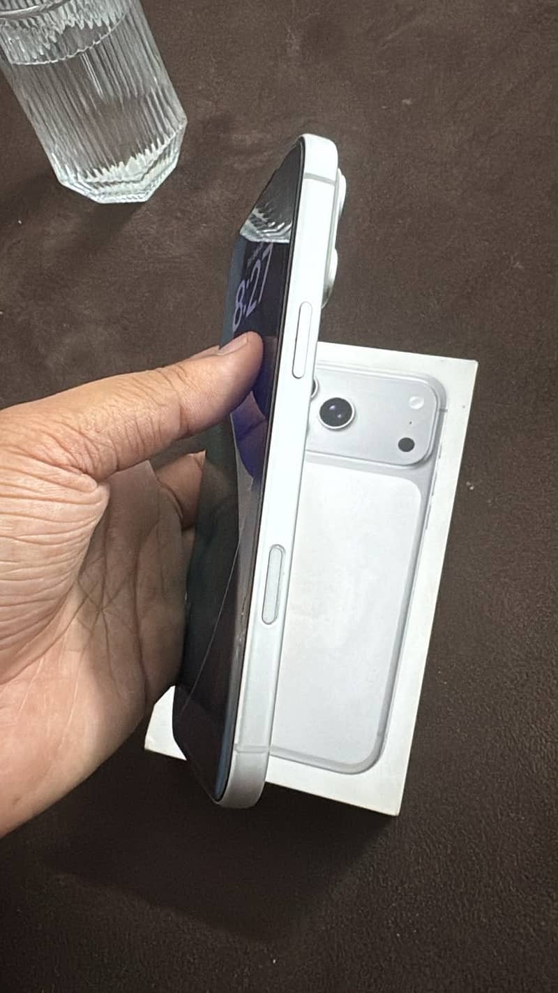Apple iPhone 17 Pro Max 0