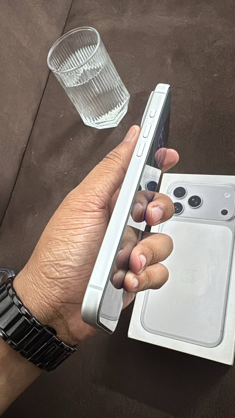 Apple iPhone 17 Pro Max 1