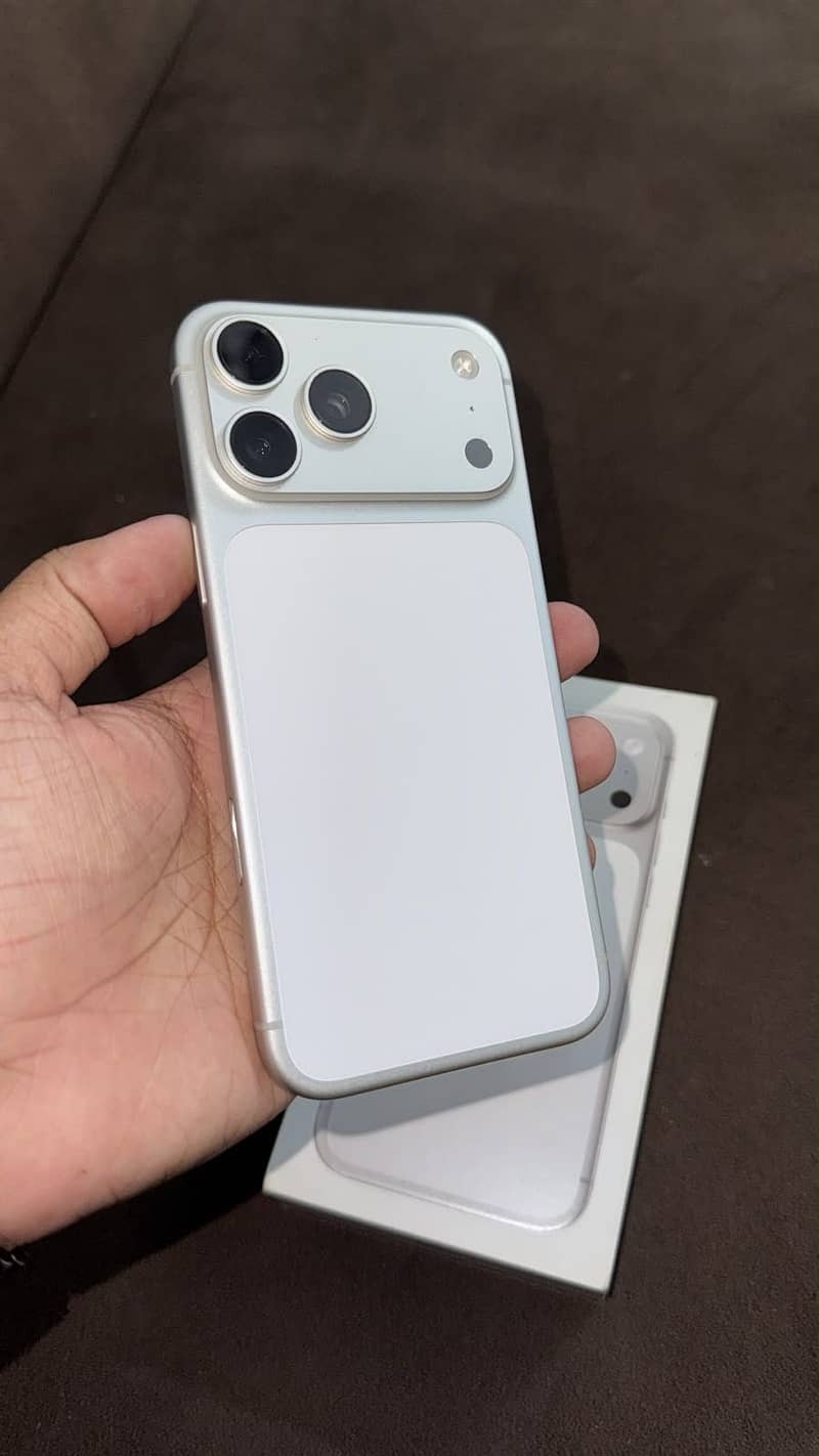 Apple iPhone 17 Pro Max 2