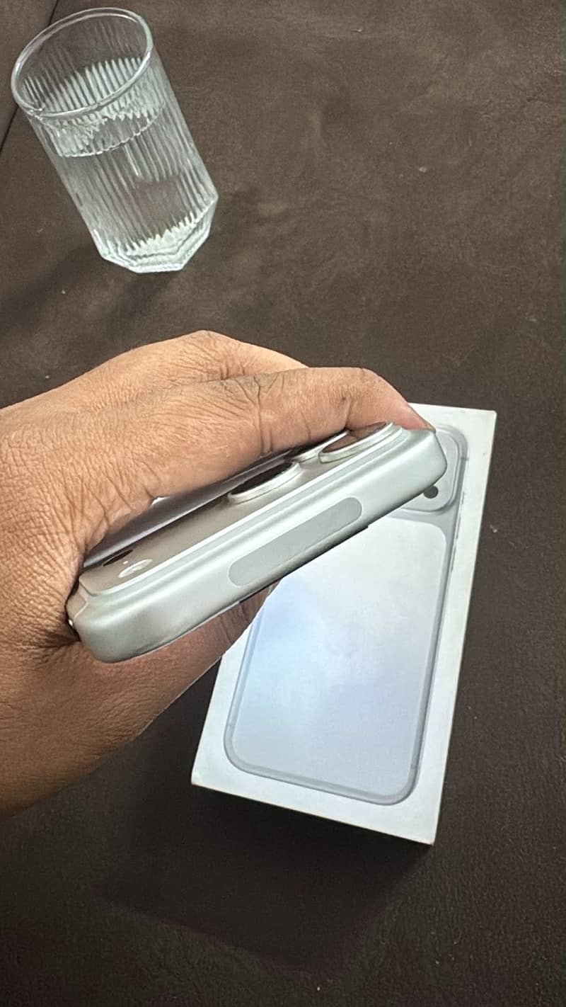 Apple iPhone 17 Pro Max 4