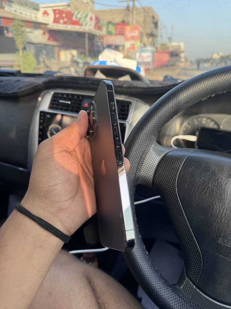 Apple iPhone 13 Pro Max 2