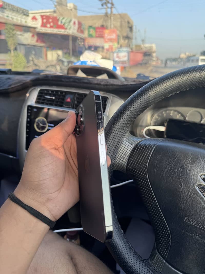 Apple iPhone 13 Pro Max 3
