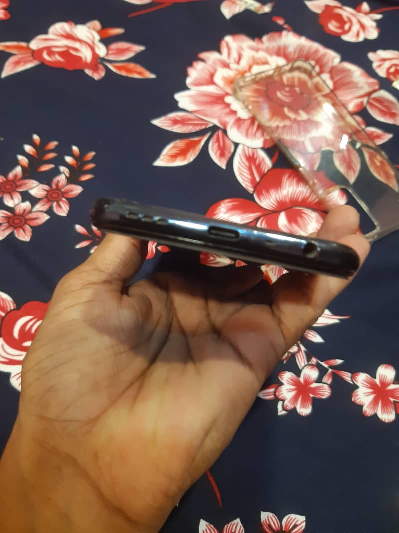 One Plus  N200 1