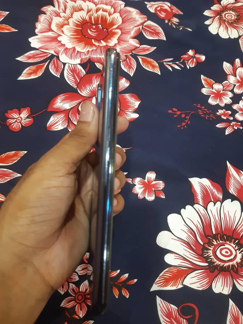 One Plus  N200 3