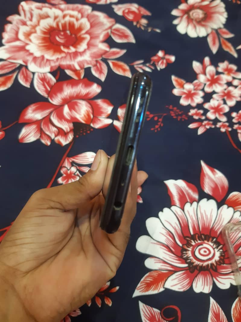 One Plus  N200 4