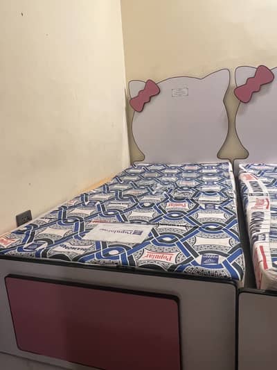 2 Single Kitty beds / 2 mattress