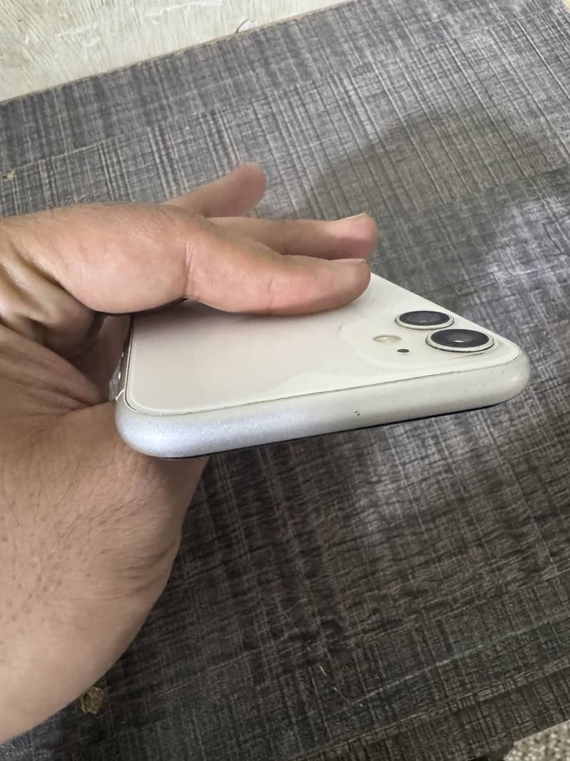 Apple iPhone 11 4