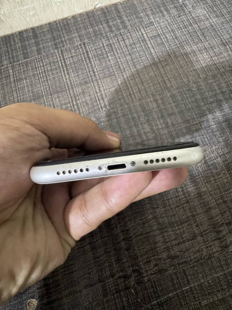 Apple iPhone 11 5