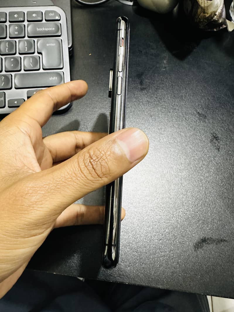 Apple iPhone XS 3
