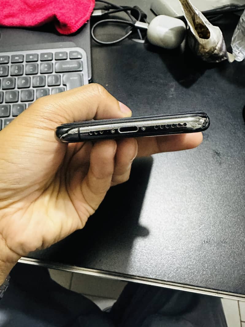 Apple iPhone XS 5