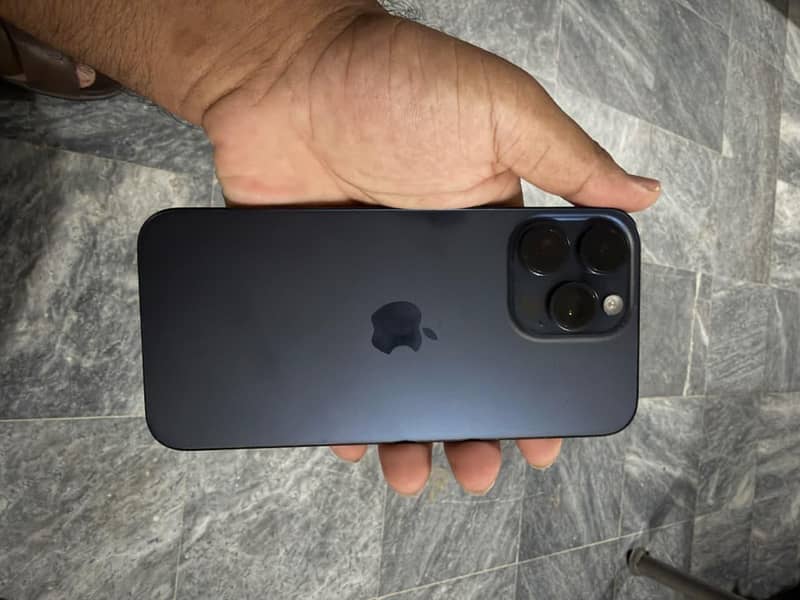 Apple iPhone 15 Pro Max 3