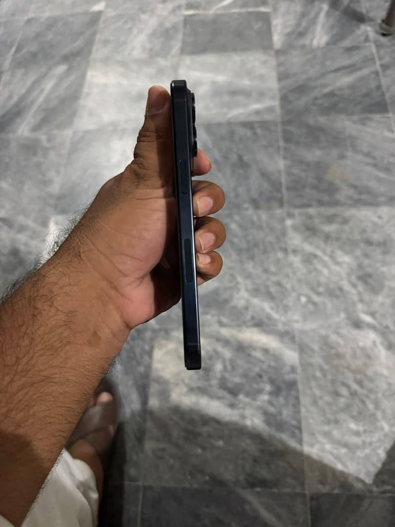 Apple iPhone 15 Pro Max 6