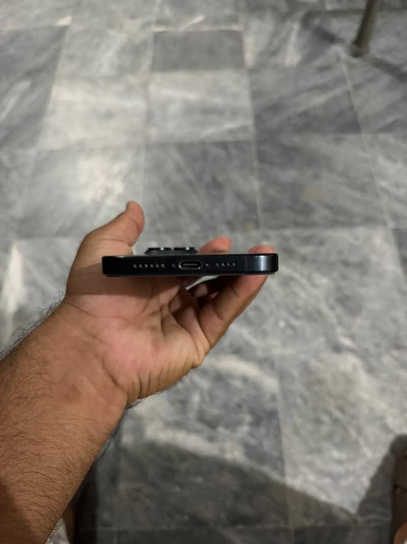 Apple iPhone 15 Pro Max 12