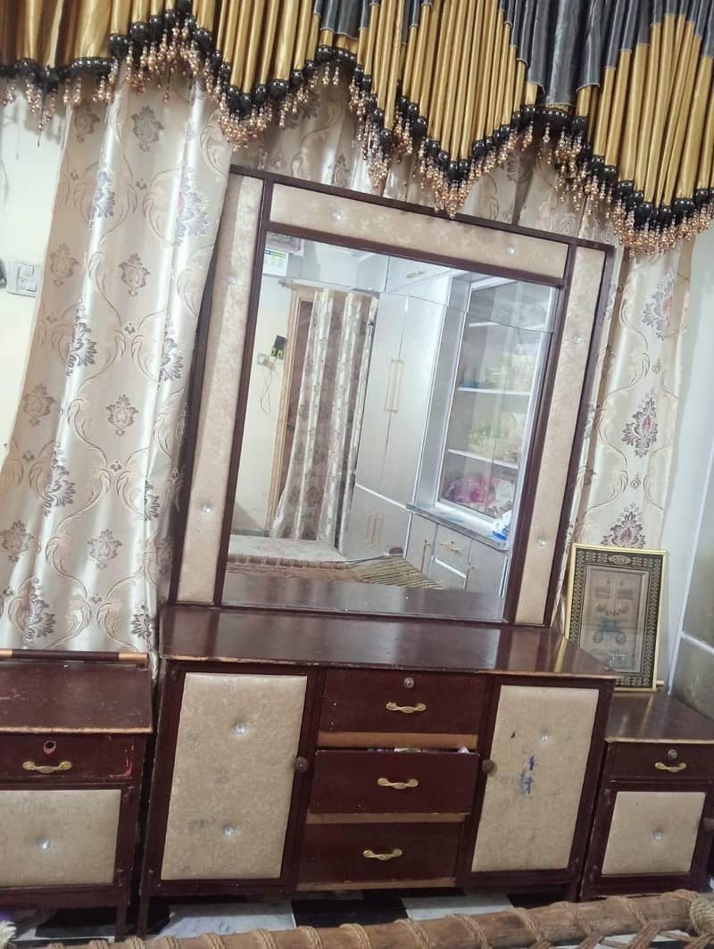 Bed, dressing table, 2 drawers 0