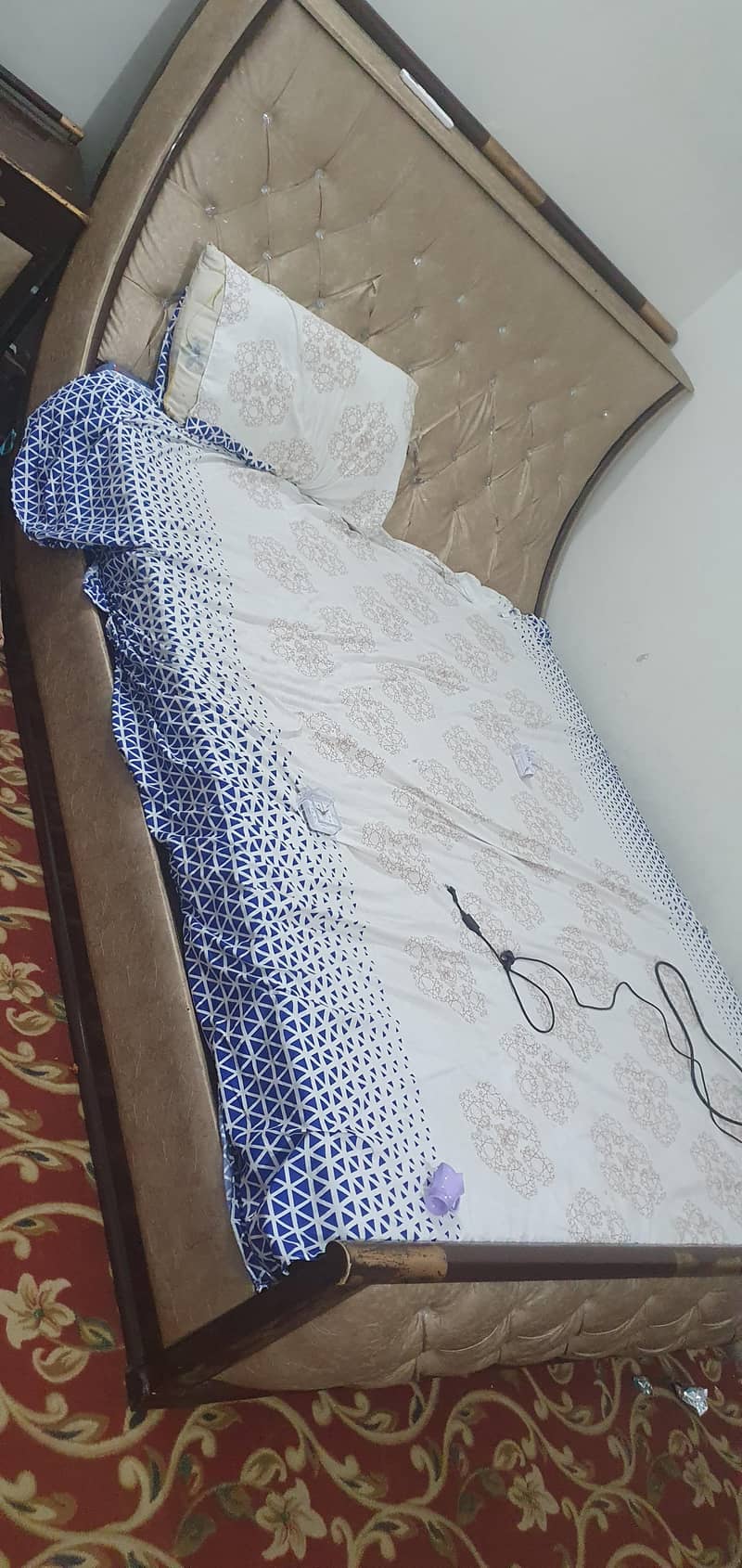 Bed, dressing table, 2 drawers 2