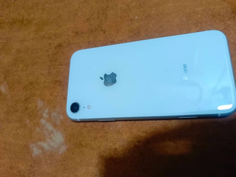 Apple iPhone XR 10