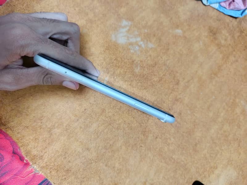 Apple iPhone XR 11