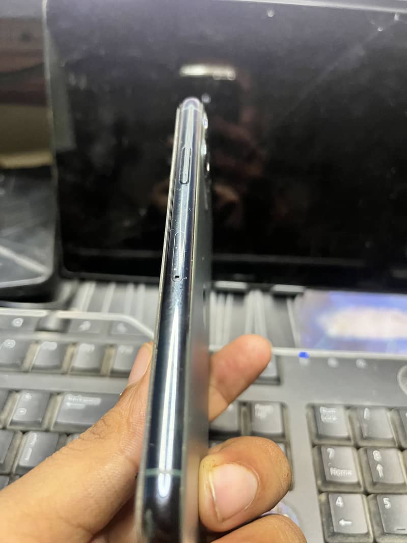 Apple iPhone 11 Pro 2