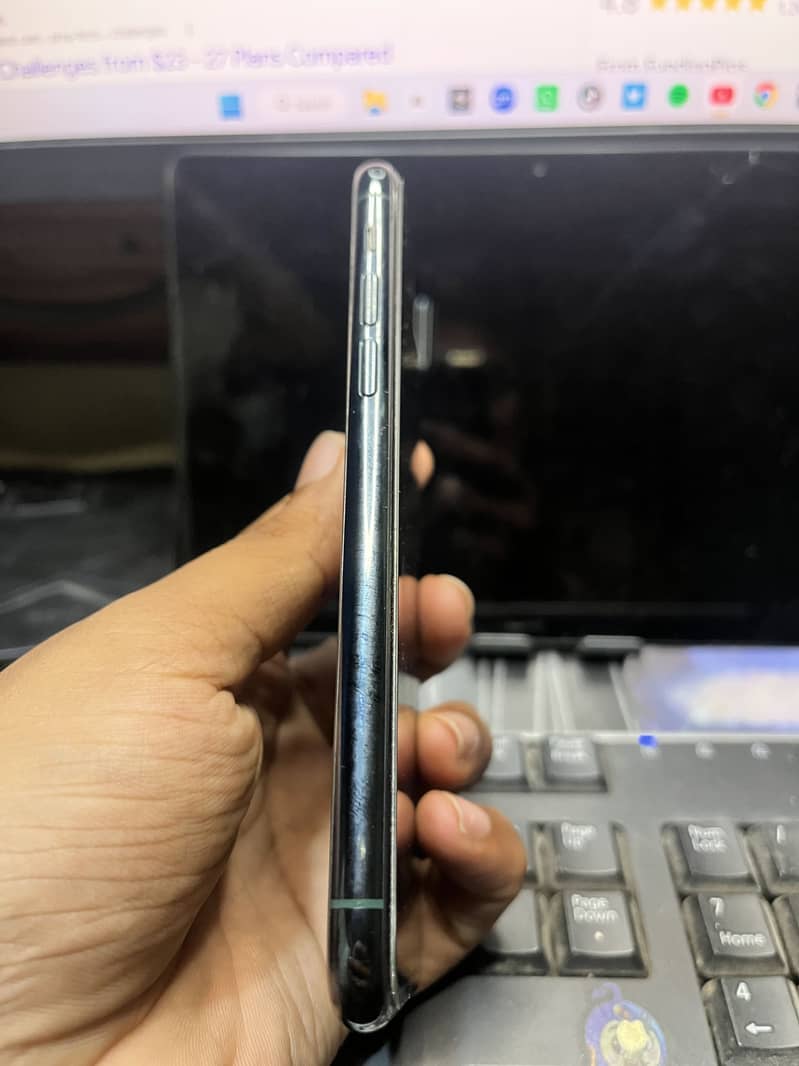 Apple iPhone 11 Pro 4