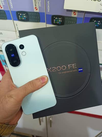 Vivo X200FE 12/512GB (5G) 03124960921