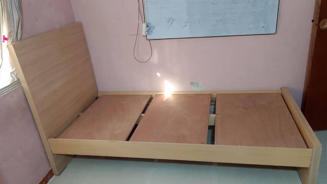Single bed with two almari 4