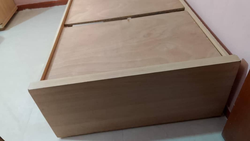 Single bed with two almari 5