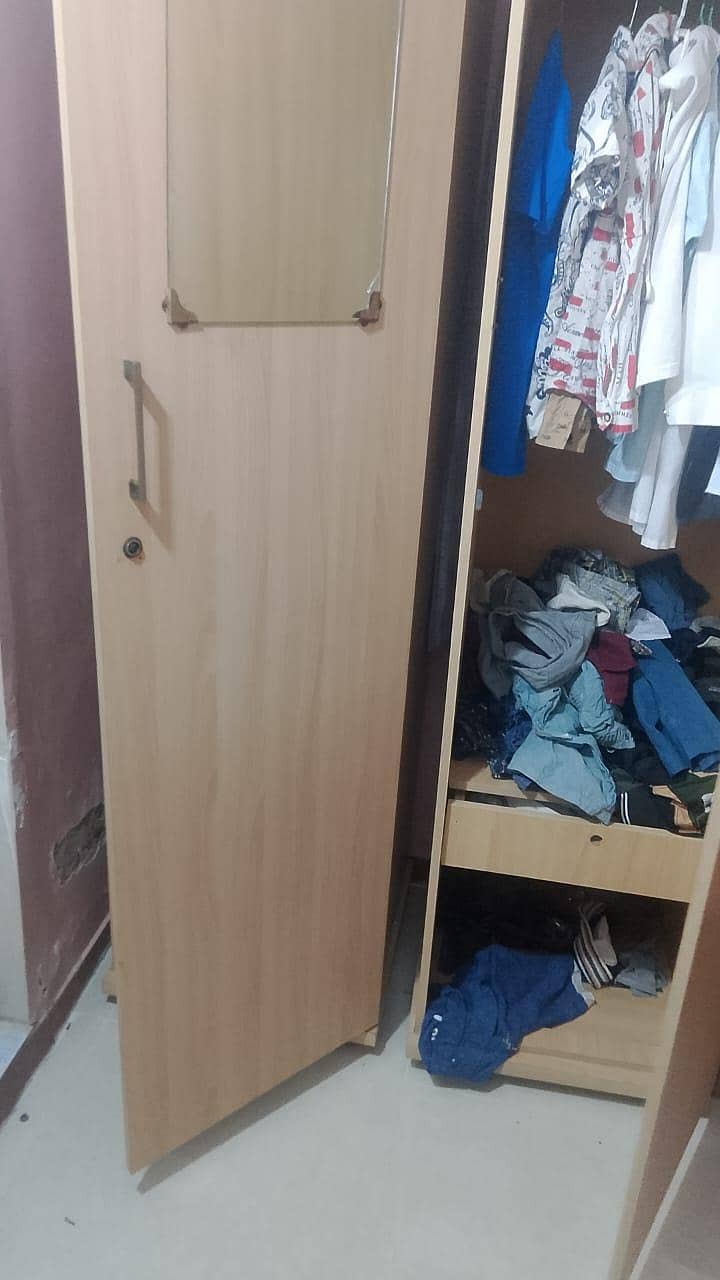 Single bed with two almari 8